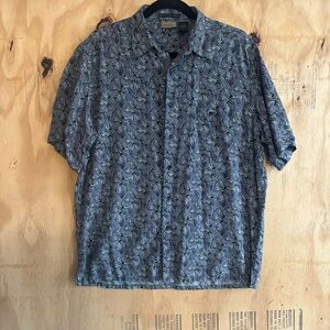Axist Washable Silk Short Sleeve Wavy Print Button Up Shirt Size M